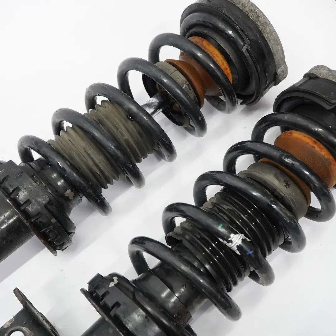 puntone a molla anteriore sinistro destro M Sport ammortizzatori per BMW F10 LCI con numero di parte 6863883 BMW F10 LCI puntone a molla anteriore sinistro destro M Sport ammortizzatori - SKU 6863883-6863886 - Numero di parte 6863883