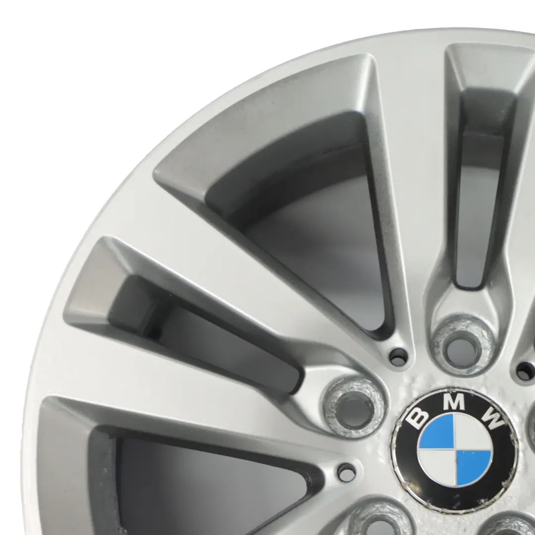 Jante argentée en alliage 17" Double rayon 655 ET:43 7,5J pour BMW F20 F21 F22 F23 à propos du numéro de pièce 6866303 BMW F20 F21 F22 F23 Jante argentée en alliage 17" Double rayon 655 ET:43 7,5J - SKU 6866303-5 - Numéro de pièce 6866303