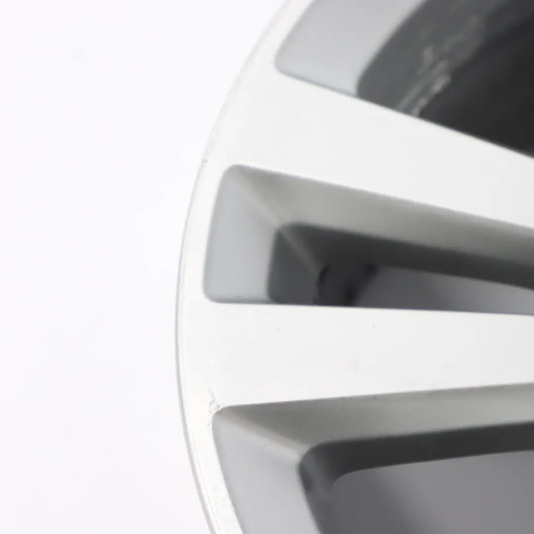 Jante argentée en alliage 17" Double rayon 655 ET:43 7,5J pour BMW F20 F21 F22 F23 à propos du numéro de pièce 6866303 BMW F20 F21 F22 F23 Jante argentée en alliage 17" Double rayon 655 ET:43 7,5J - SKU 6866303-5 - Numéro de pièce 6866303