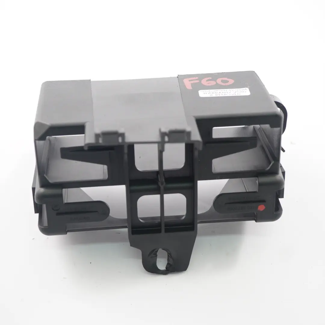 Modulo di controllo rimorchio Copertura staffa di montaggio per Mini F54 F60 con numero di parte 6872066 Mini F54 F60 Modulo di controllo rimorchio Copertura staffa di montaggio - SKU 6872066 - Numero di parte 6872066