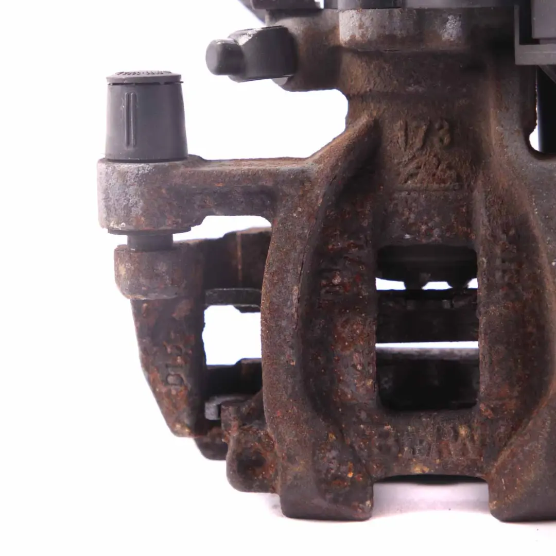 Zacisk Hamulca Lewy Tylny Jarzmo do BMW X1 F48 Mini F54 F60 o numerze 6883025 BMW X1 F48 Mini F54 F60 Zacisk Hamulca Lewy Tylny Jarzmo - SKU 6883025-1 - Numer Części 6883025