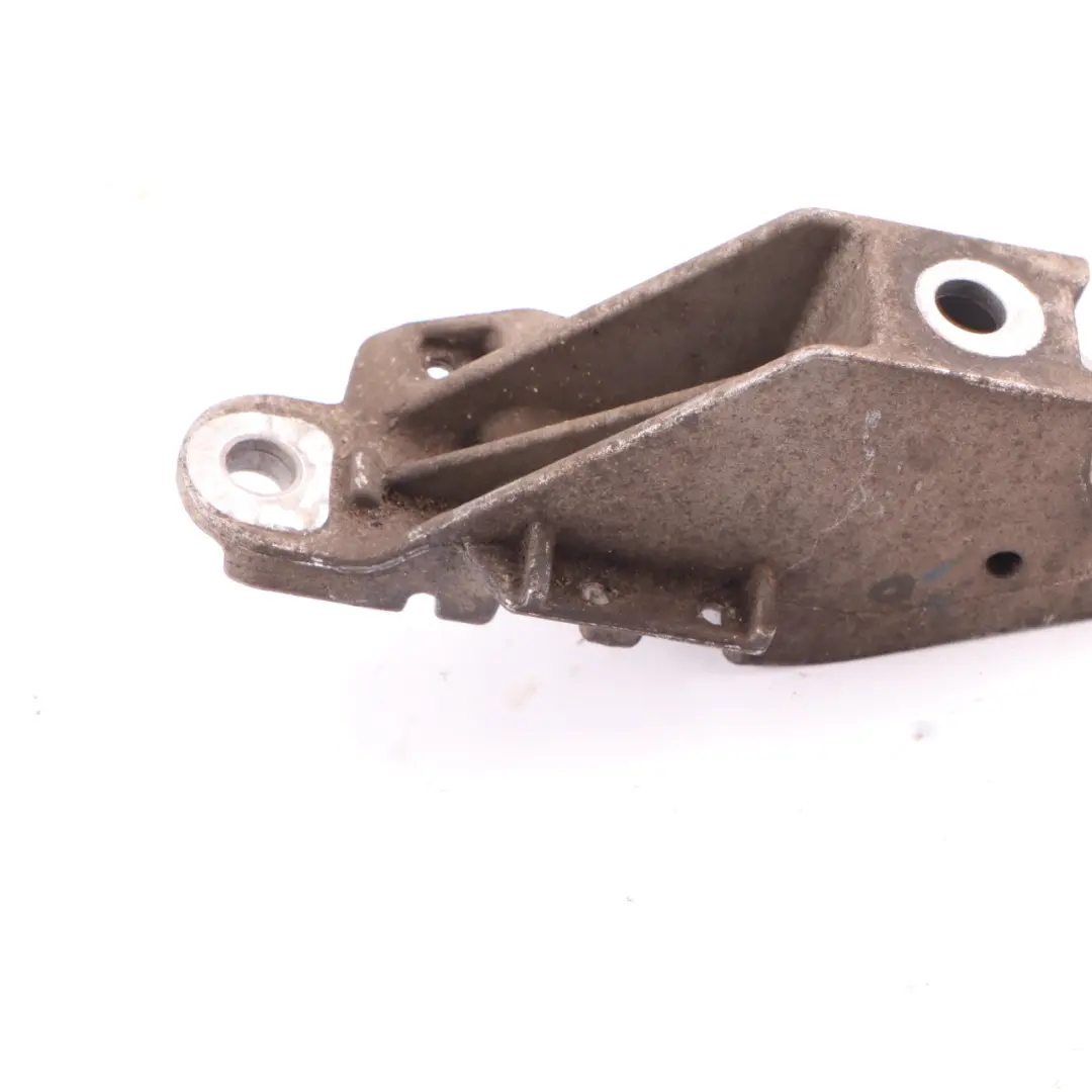 Stabilizer Bracket BMW G11 G30 xDrive Front Anti Roll Mount Right O/S to with Part number 6884012 Stabilizer Bracket BMW G11 G30 xDrive Front Anti Roll Mount Right O/S - SKU 6884012 - Part number 6884012