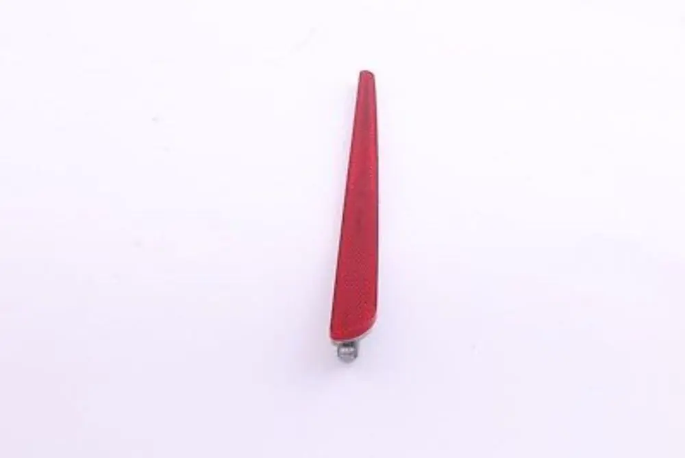 Cofano Del Bagagliaio Riflettore Fanale Posteriore Destra per BMW X5 E53 con numero di parte 6901572 BMW X5 E53 Cofano Del Bagagliaio Riflettore Fanale Posteriore Destra - SKU 6901572 - Numero di parte 6901572