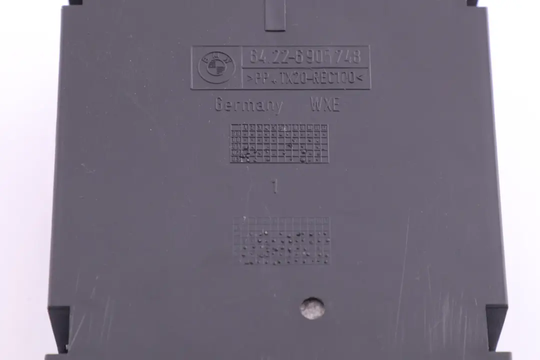 Kratka Wentylacyjna Odpowietrznik Tylny Tył 6900748 do BMW E81 E82 E87 o numerze 6905748 BMW E81 E82 E87 Kratka Wentylacyjna Odpowietrznik Tylny Tył 6900748 - SKU 6905748 - Numer Części 6905748