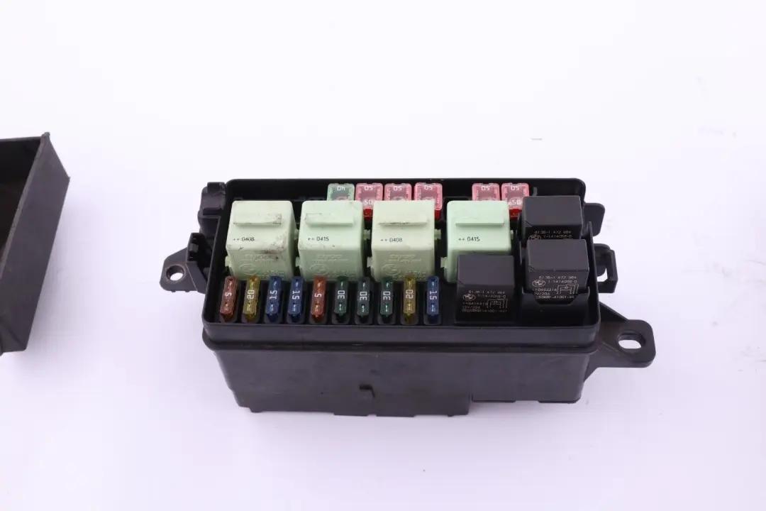 Boite a Fusibles Avant 6113 pour Mini Cooper One R50 R52 R53 à propos du numéro de pièce 6906604 Mini Cooper One R50 R52 R53 Boite a Fusibles Avant 6113 - SKU 6906604 - Numéro de pièce 6906604