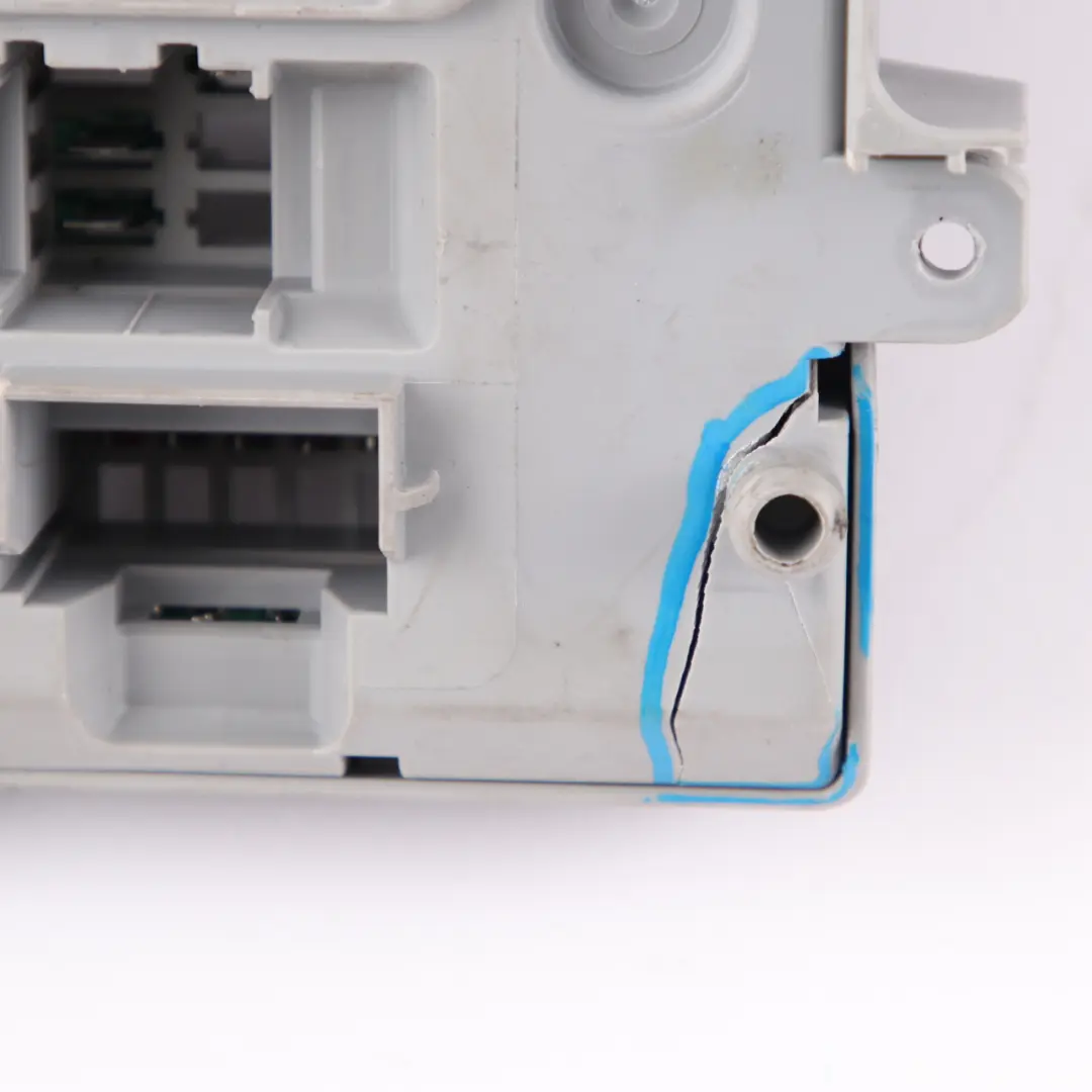 Boîte fusibles BMW E87 E90 E91 E92 E93 Distribution Unité contrôle avant pour à propos du numéro de pièce 6906621 Boîte fusibles BMW E87 E90 E91 E92 E93 Distribution Unité contrôle avant - SKU 6906621-2 - Numéro de pièce 6906621