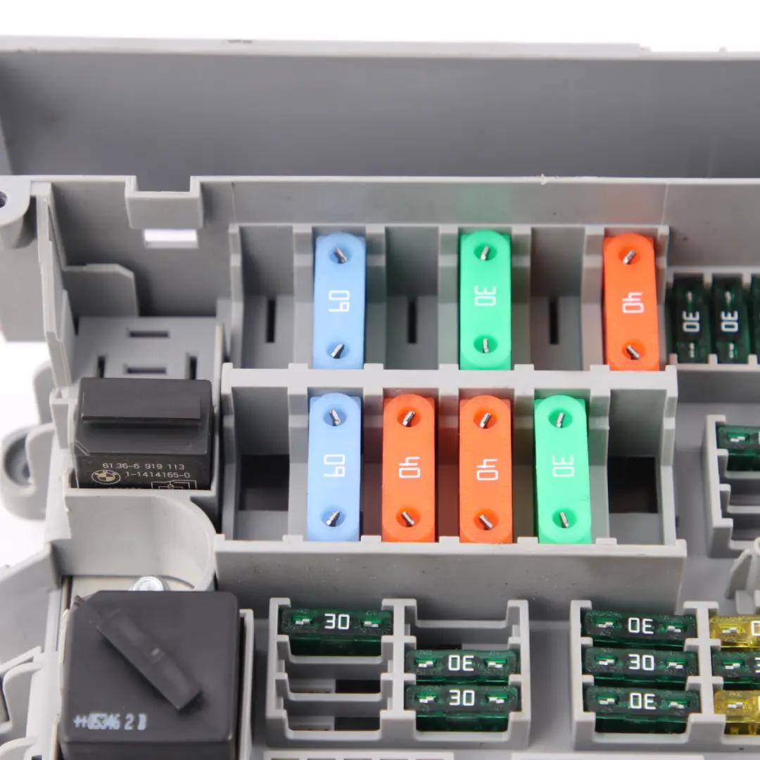  Caja fusibles BMW E87 E90 E91 E92 E93 Unidad control frontal energía - SKU 6906621-2 - Número de pieza 6906621
