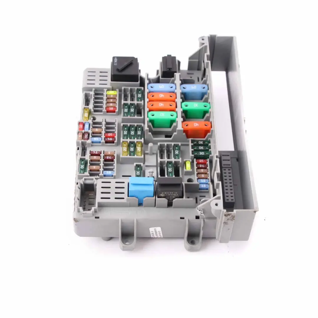  Caja fusibles BMW E87 E90 E91 E92 E93 Unidad control frontal energía - SKU 6906621-2 - Número de pieza 6906621