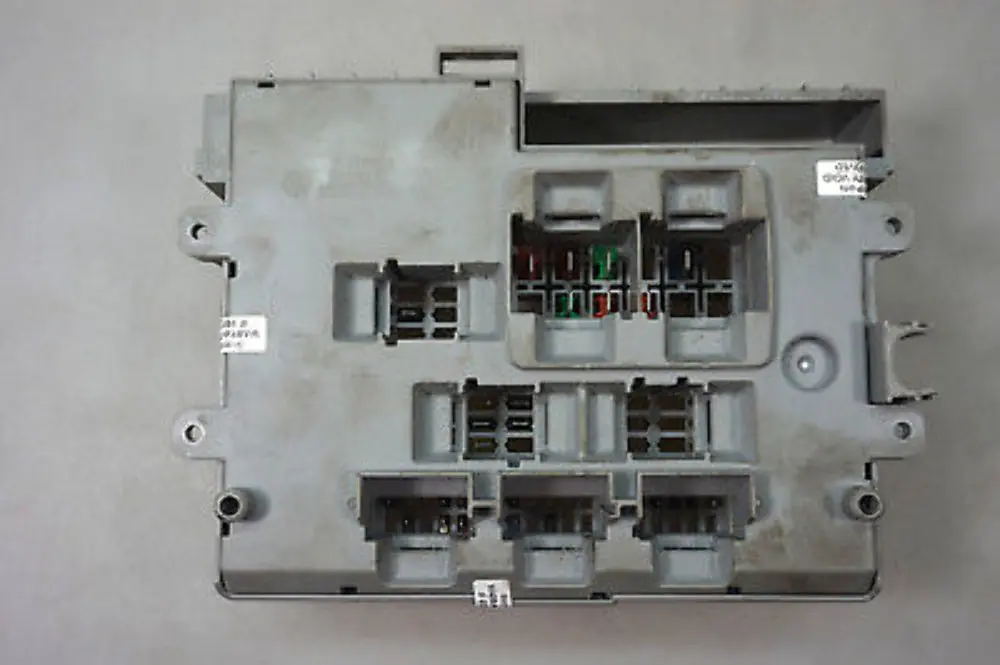 BMW E87 E90 E91 E92 E93 Scatola fusibili distribuzione energia anteriore - SKU 6906621 - Numero di parte 6906621