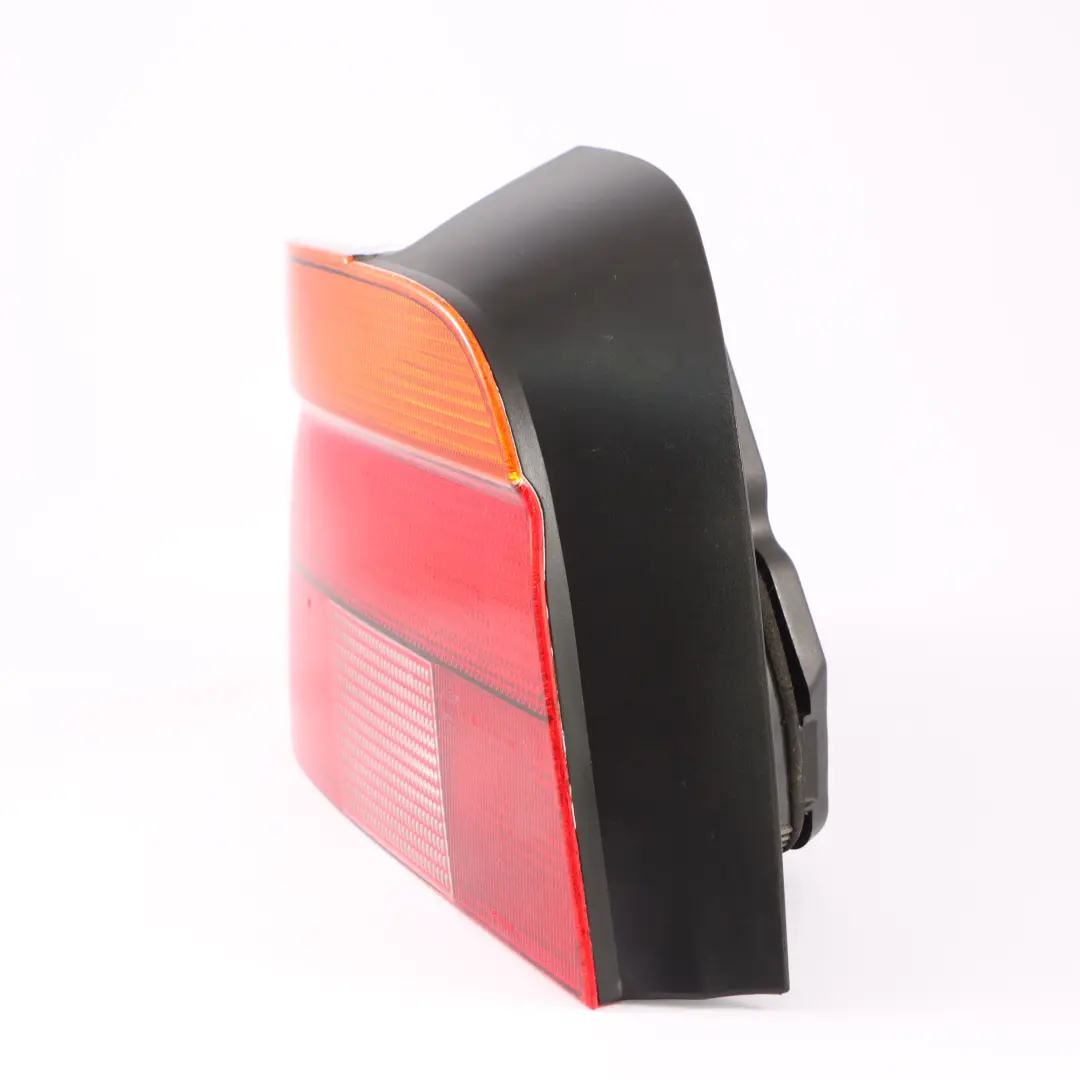 Fanale posteriore sinistro Pannello laterale per BMW E39 Berlina con numero di parte 6912423 BMW E39 Berlina Fanale posteriore sinistro Pannello laterale - SKU 6912423 - Numero di parte 6912423