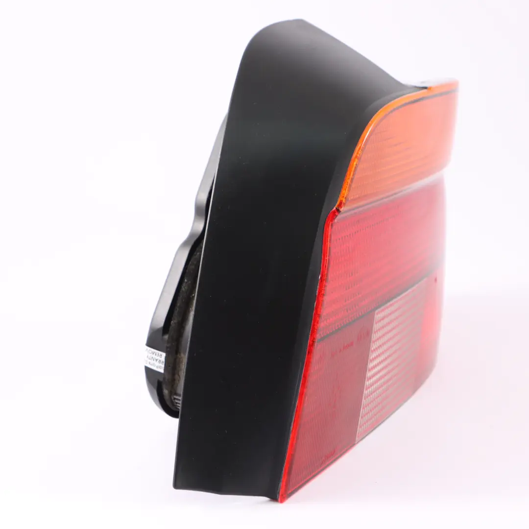 Luz Trasera Luz Trasera Derecha Panel Lateral para BMW E39 Berlina con número de pieza 6912424 BMW E39 Berlina Luz Trasera Luz Trasera Derecha Panel Lateral - SKU 6912424 - Número de pieza 6912424