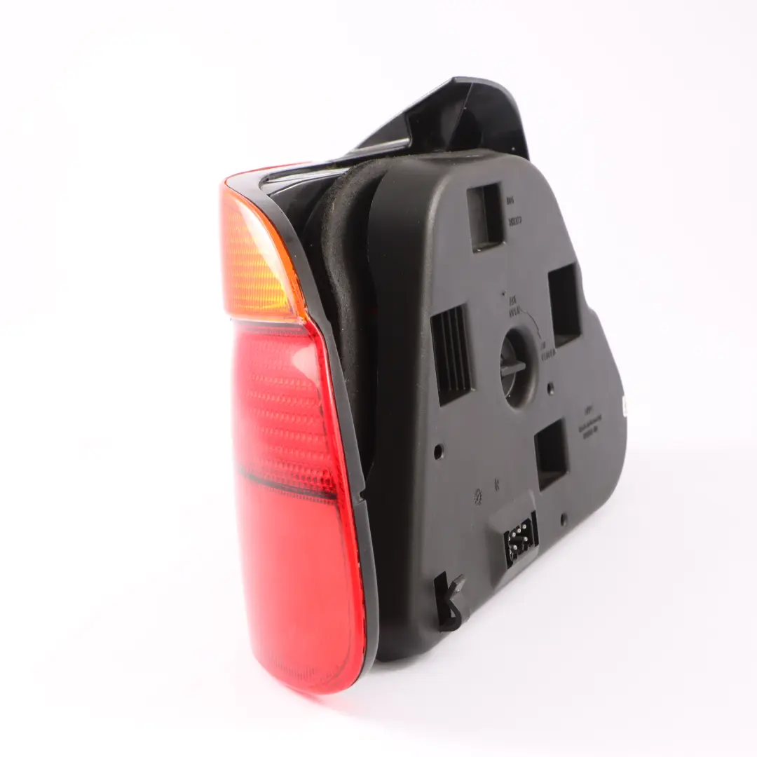 Luz Trasera Luz Trasera Derecha Panel Lateral para BMW E39 Berlina con número de pieza 6912424 BMW E39 Berlina Luz Trasera Luz Trasera Derecha Panel Lateral - SKU 6912424 - Número de pieza 6912424