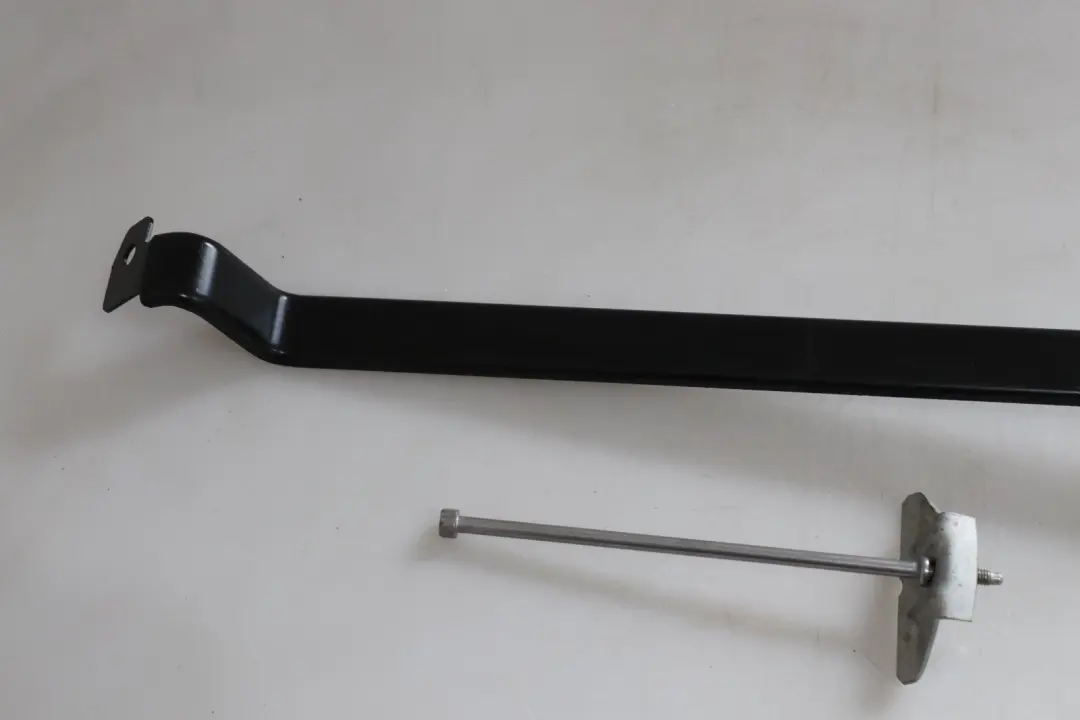 Protezione Antiribaltamento Supporto Batteria Montaggio per BMW E60 E61 LCI con numero di parte 6914629 BMW E60 E61 LCI Protezione Antiribaltamento Supporto Batteria Montaggio - SKU 6914629 - Numero di parte 6914629