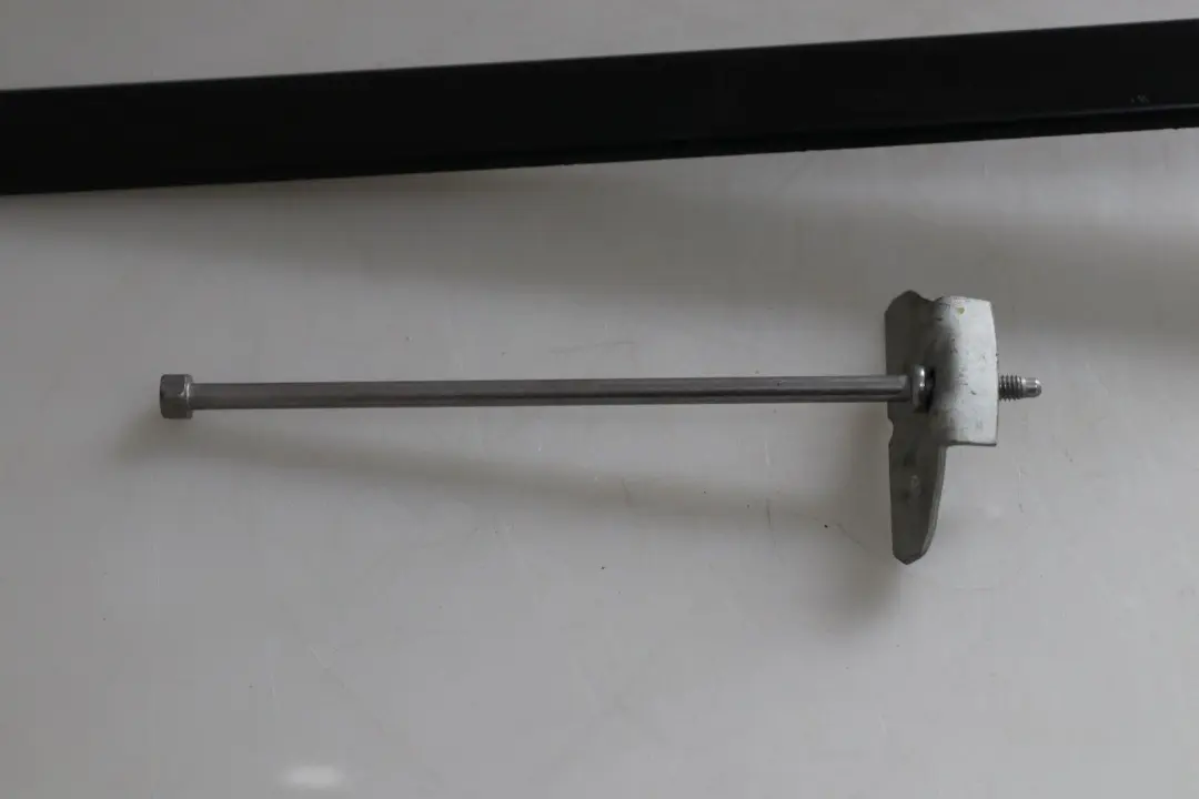 Protección Antivuelco Soporte Batería para BMW E60 E60N E61 E61N LCI con número de pieza 6914629 BMW E60 E60N E61 E61N LCI Protección Antivuelco Soporte Batería - SKU 6914629 - Número de pieza 6914629