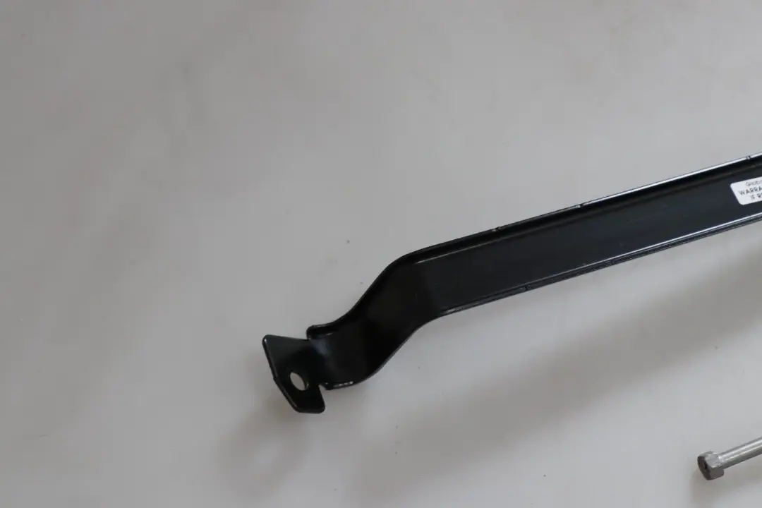 Uchwyt mocowanie wspornik akumulatora do BMW E60 E61 o numerze 6914629 BMW E60 E61 Uchwyt mocowanie wspornik akumulatora - SKU 6914629 - Numer Części 6914629