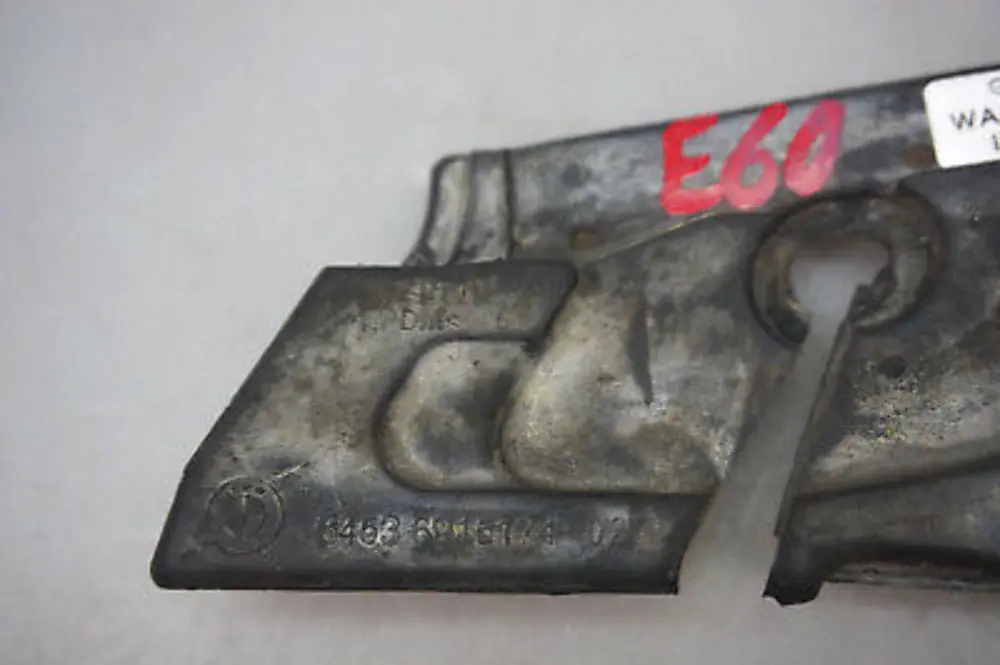 Tülle Rohr Kühlmittelleitungen A/C Dichtung für BMW E60 E61 E63 E64 M5 M6 mit Teilenummer 6915174 BMW E60 E61 E63 E64 M5 M6 Tülle Rohr Kühlmittelleitungen A/C Dichtung - SKU 6915174 - Teilenummer 6915174