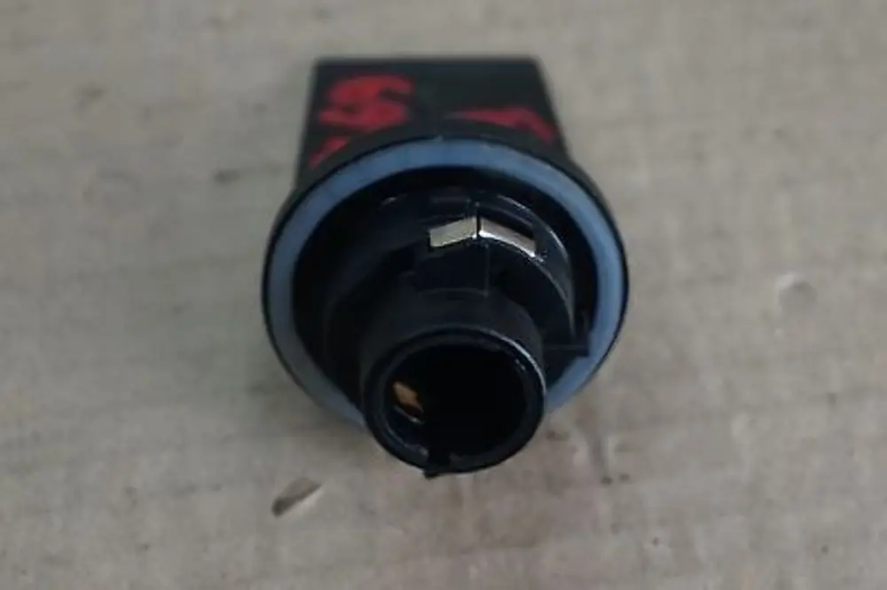 Portalampada Indicatore Di Direzione BMW E53 E65 E66 E67 per con numero di parte 63126916101 Portalampada Indicatore Di Direzione BMW E53 E65 E66 E67 - SKU 6916101 - Numero di parte 63126916101