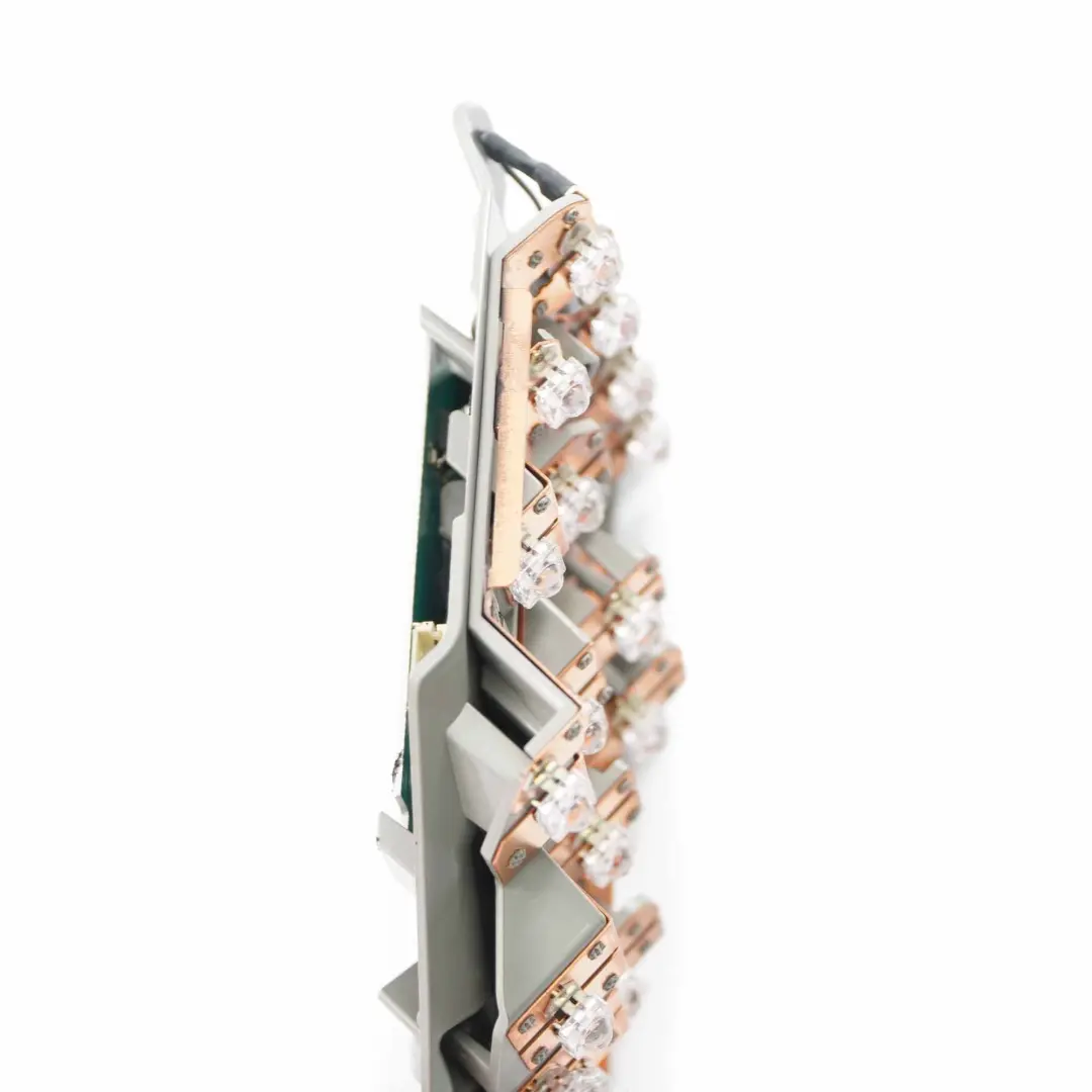 Lampada posteriore Lampadina LED Pannello laterale destro per BMW E65 E66 con numero di parte 6917090 BMW E65 E66 Lampada posteriore Lampadina LED Pannello laterale destro - SKU 6917090 - Numero di parte 6917090