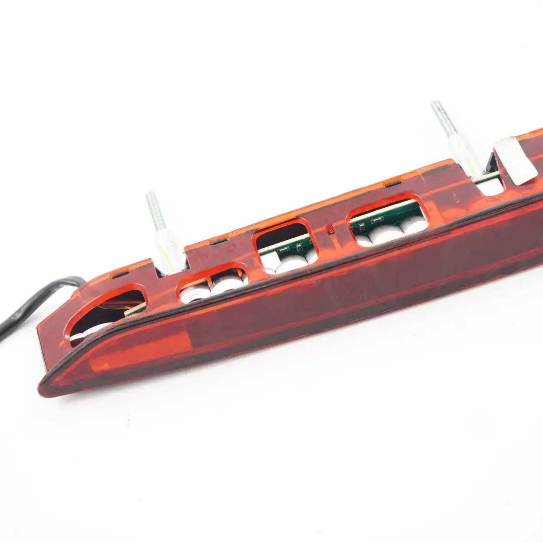 Terzo Stop Luce Freno Rosso per BMW Z4 E85 con numero di parte 6917378 BMW Z4 E85 Terzo Stop Luce Freno Rosso - SKU 6917378-2 - Numero di parte 6917378