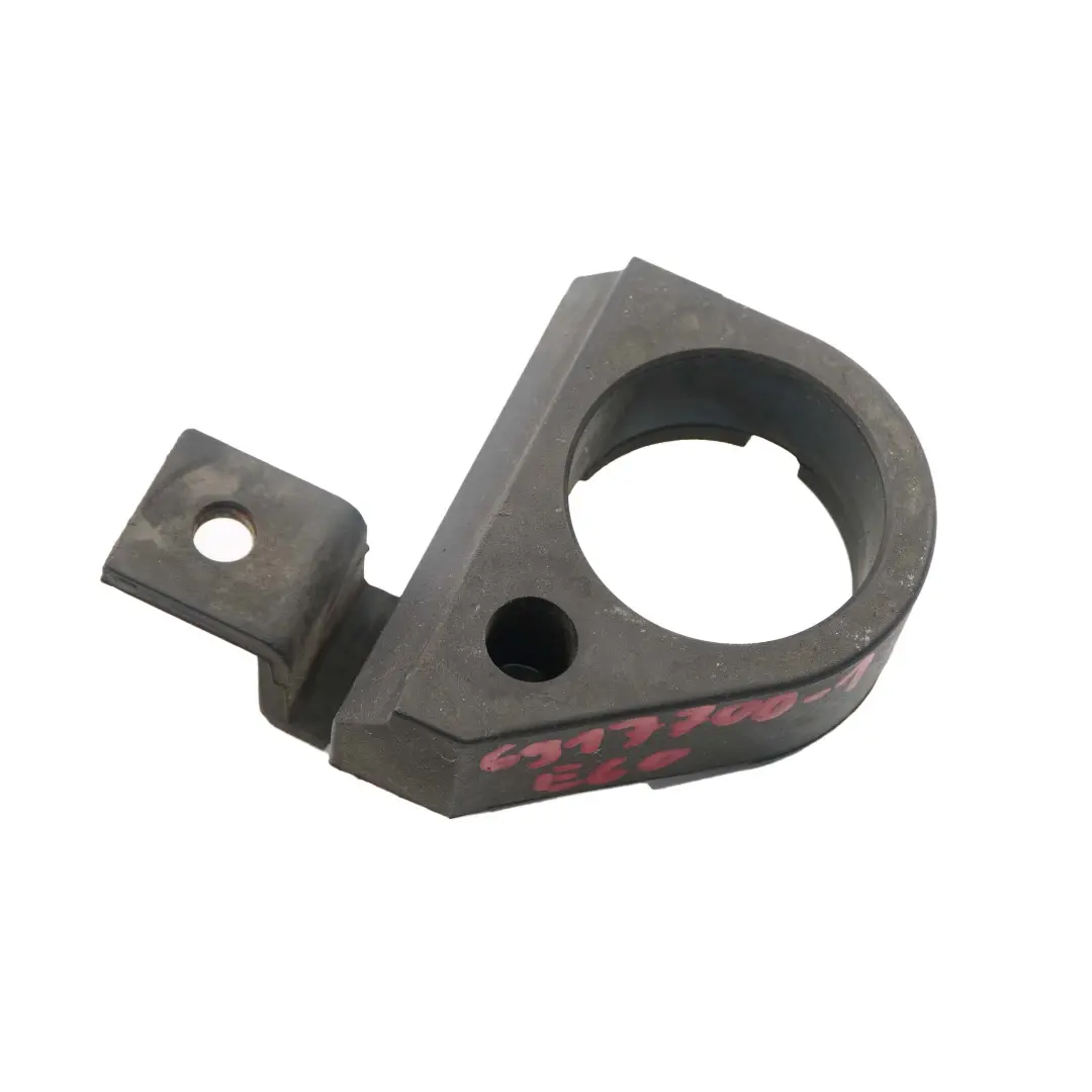 Soporte adicional para bomba De agua 6922647 para BMW E60 E61 E63 E64 LCi con número de pieza 6917700 BMW E60 E61 E63 E64 LCi Soporte adicional para bomba De agua 6922647 - SKU 6917700-1 - Número de pieza 6917700