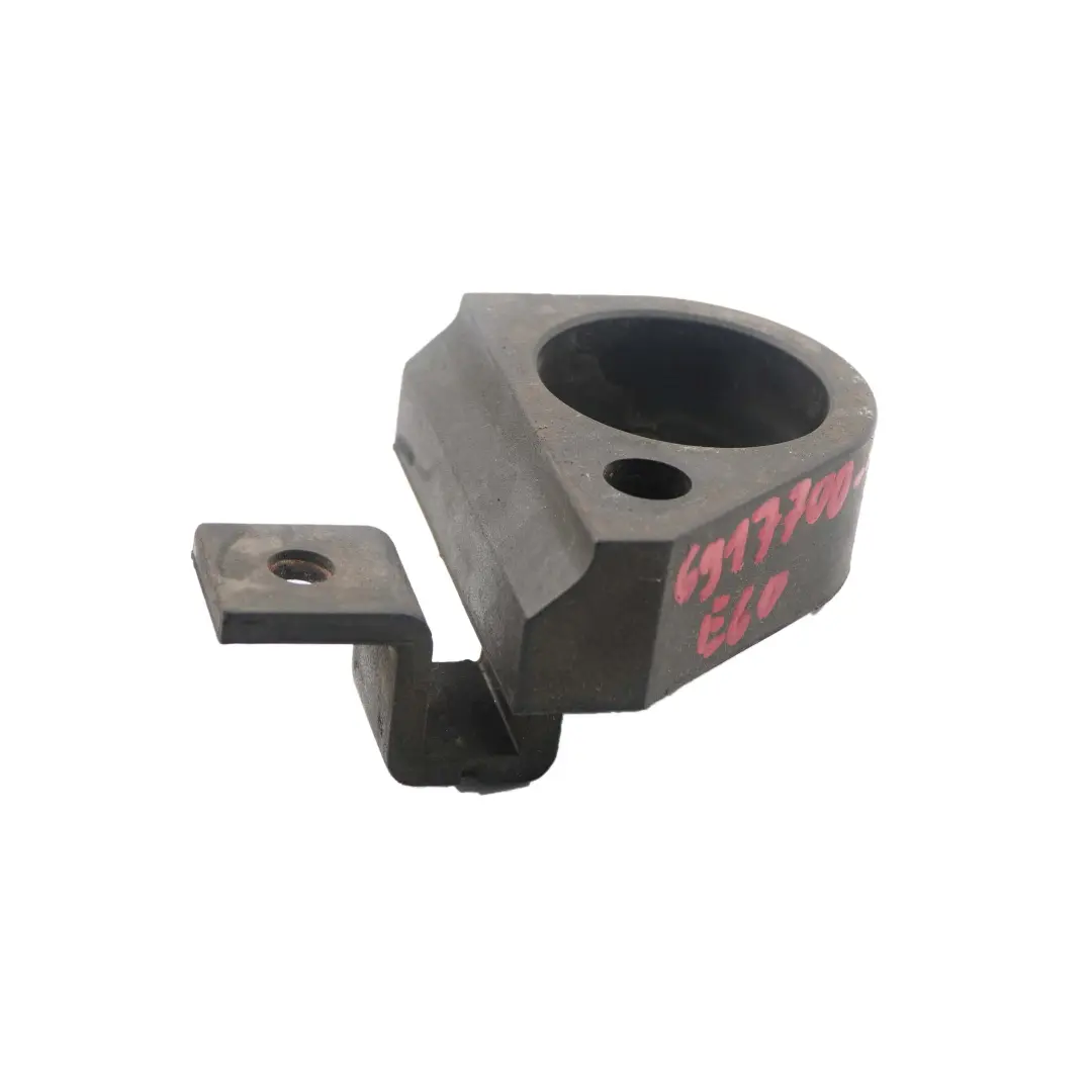 Soporte adicional para bomba De agua 6922647 para BMW E60 E61 E63 E64 LCi con número de pieza 6917700 BMW E60 E61 E63 E64 LCi Soporte adicional para bomba De agua 6922647 - SKU 6917700-1 - Número de pieza 6917700