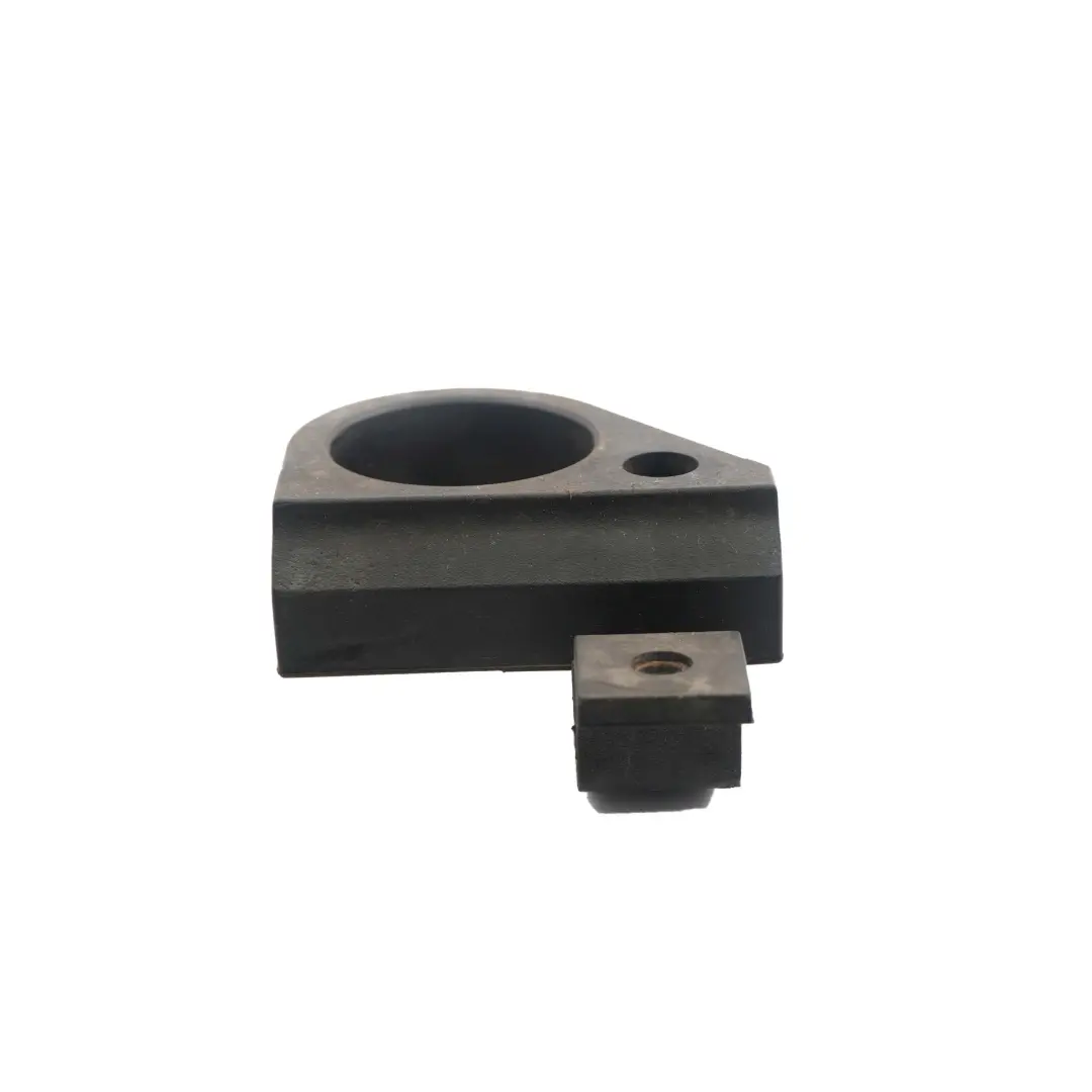 Soporte adicional para bomba De agua 6922647 para BMW E60 E61 E63 E64 LCi con número de pieza 6917700 BMW E60 E61 E63 E64 LCi Soporte adicional para bomba De agua 6922647 - SKU 6917700-1 - Número de pieza 6917700