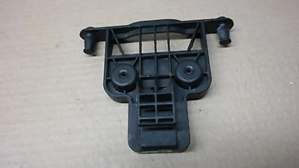 BMW E60 E60N E61 E63 Podstawa obudowa zaworu wody