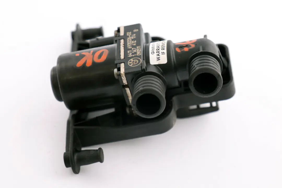 BMW E60 E61 E63 M6 Radiador Calentador Valvula De Agua - SKU 6920226 - Número de pieza 64116920226