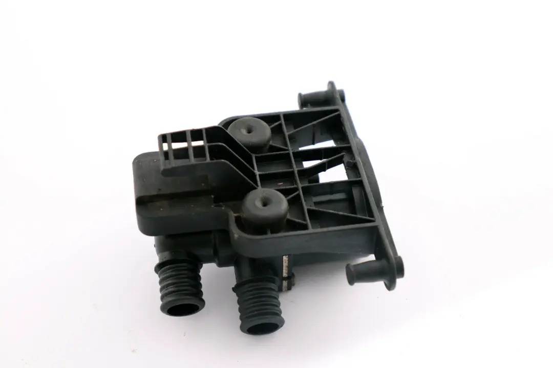 BMW E60 E61 E63 M6 Radiador Calentador Valvula De Agua - SKU 6920226 - Número de pieza 64116920226