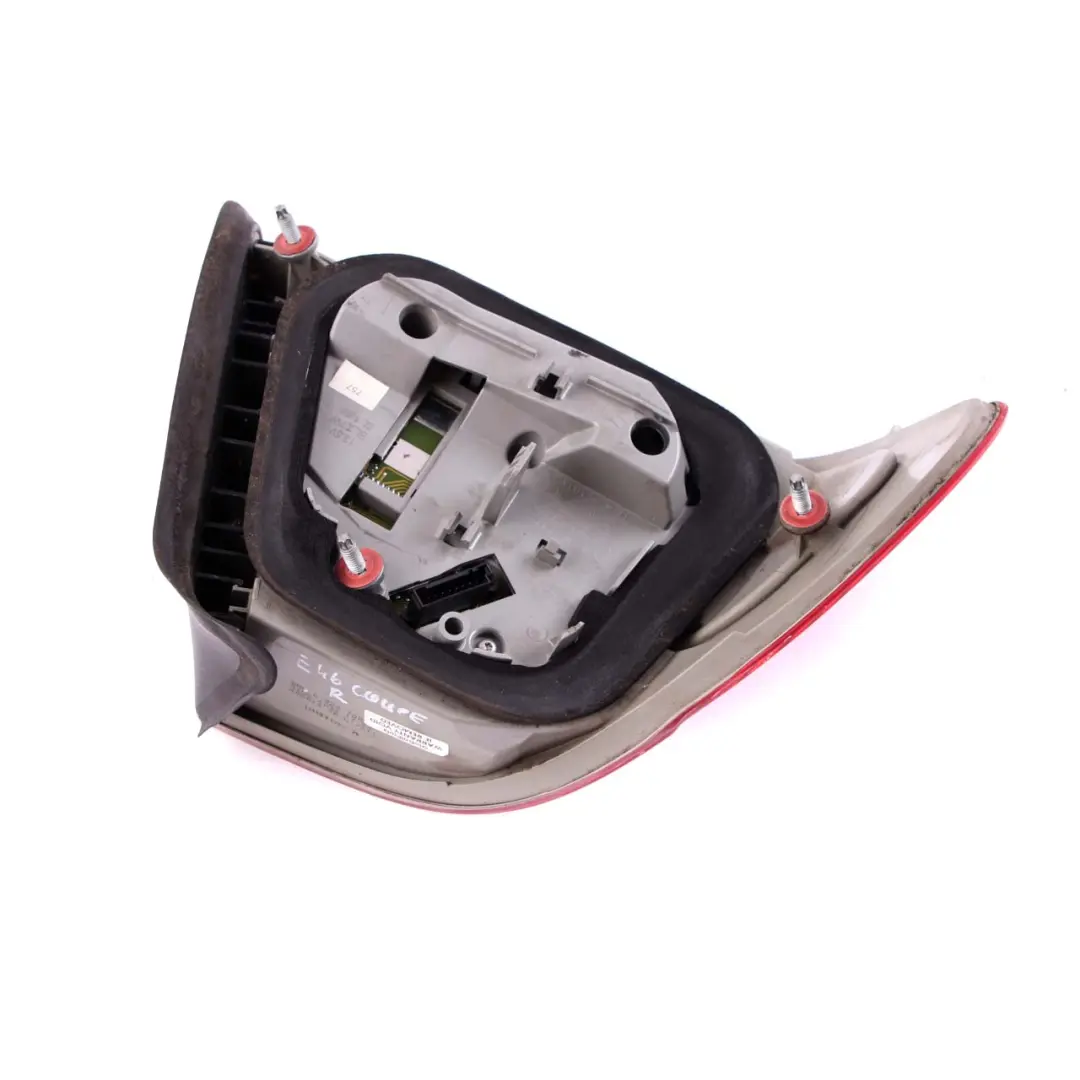 BMW E46 M3 Coupe Luz Trasera Derecha Led En Panel Lateral - SKU 6920700 - Número de pieza 6920700