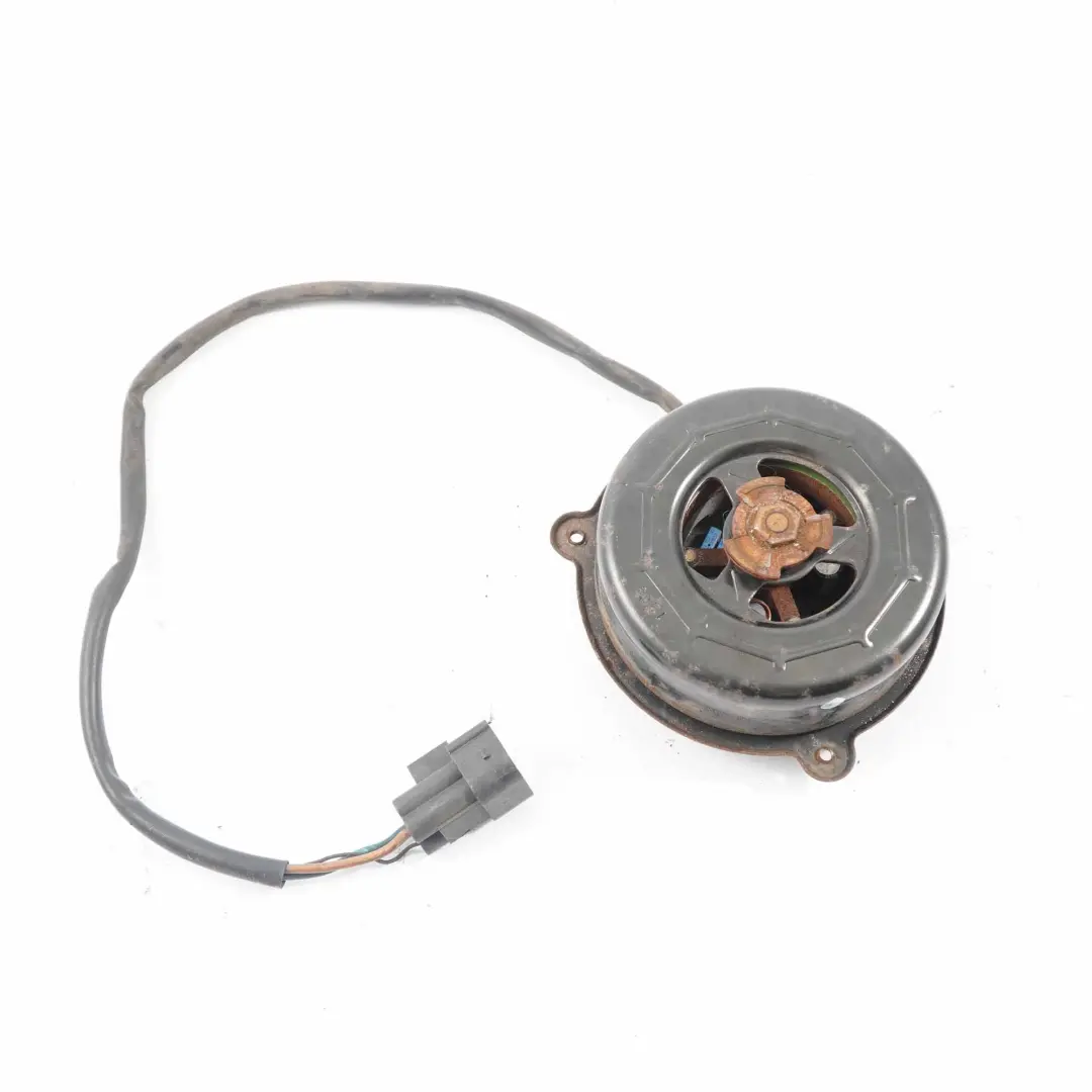 M57 3.0d Motore del ventilatore del radiatore 6921323 per BMW X5 E53 con numero di parte 6921382 BMW X5 E53 M57 3.0d Motore del ventilatore del radiatore 6921323 - SKU 6921382-5 - Numero di parte 6921382