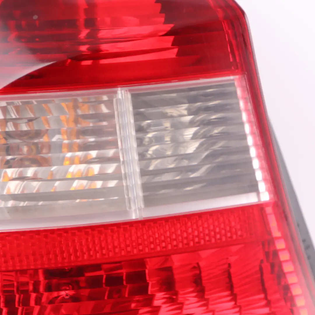 Heckleuchte Lampe Links Hinten Zurück für BMW 1 er E87 mit Teilenummer 6924501 BMW 1 er E87 Heckleuchte Lampe Links Hinten Zurück - SKU 6924501-1 - Teilenummer 6924501