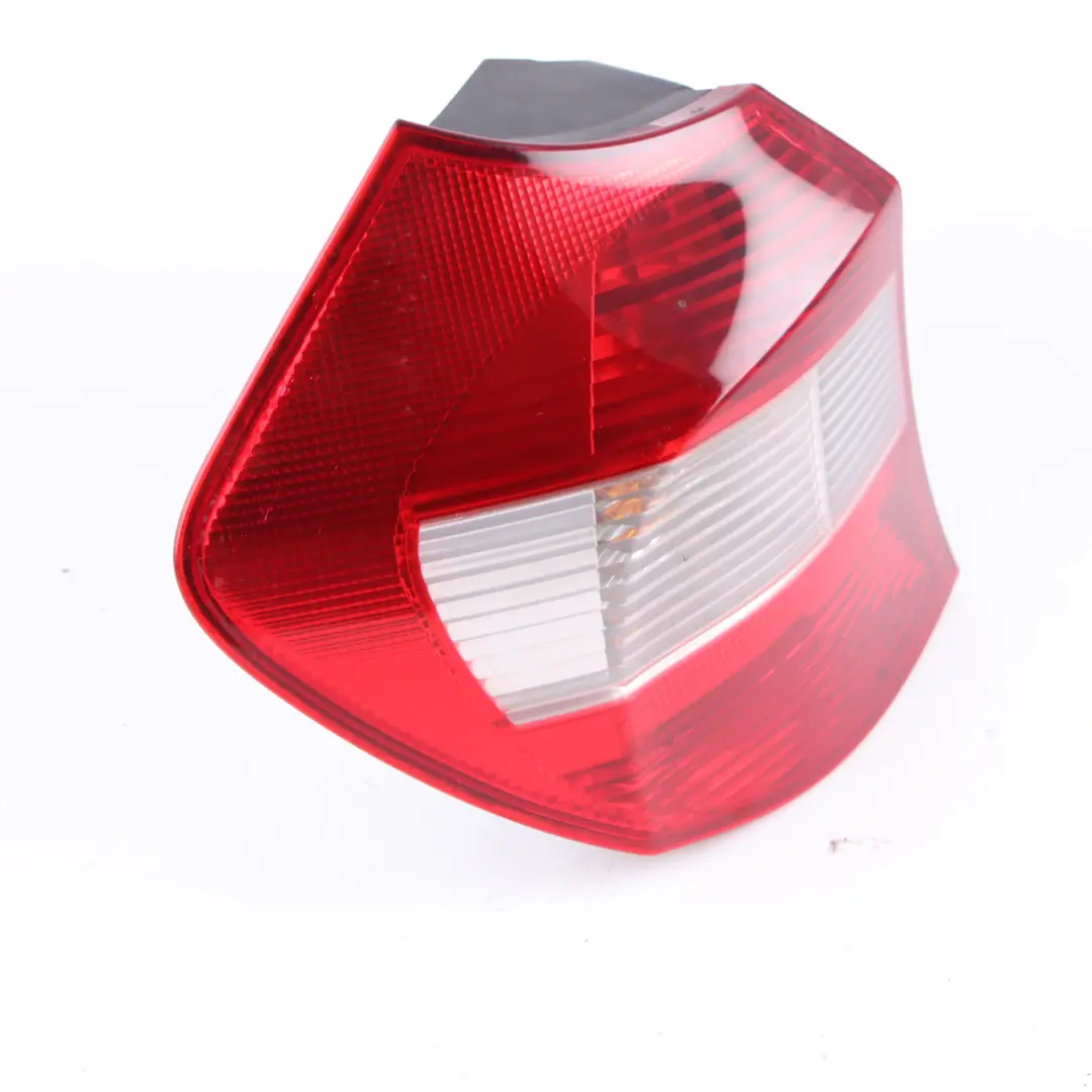 Luz Trasera Izquierda Trasera para BMW E87 con número de pieza 6924501 BMW E87 Luz Trasera Izquierda Trasera - SKU 6924501-1 - Número de pieza 6924501