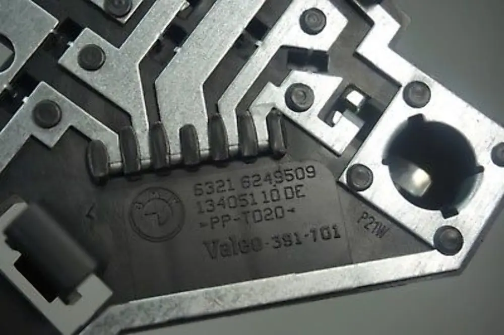 Responsables de la Lampe Feu Arriere Gauche 6249509 pour BMW 1 E87 à propos du numéro de pièce 6924509 BMW 1 E87 Responsables de la Lampe Feu Arriere Gauche 6249509 - SKU 6924509 - Numéro de pièce 6924509