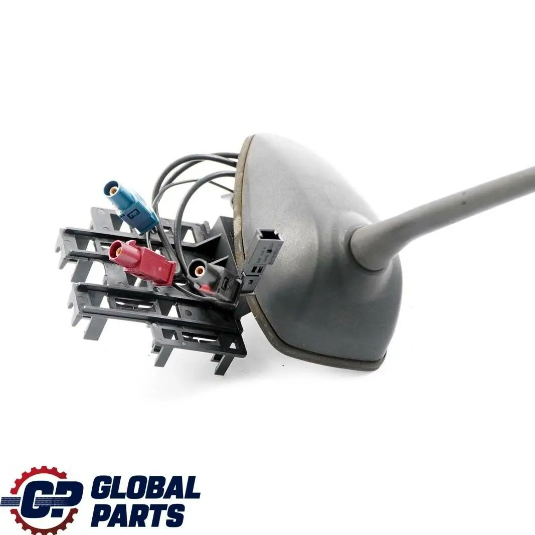 Antenna da tetto Base Radio Sat Nav Antenna per BMW Serie 1 E81 E87 LCI con numero di parte 6925359 BMW Serie 1 E81 E87 LCI Antenna da tetto Base Radio Sat Nav Antenna - SKU 6925359 - Numero di parte 6925359