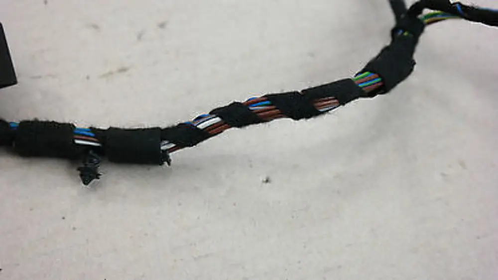 Wiązka instalacja drzwi prawa prawy przód BMW E87 do o numerze 61126947097 Wiązka instalacja drzwi prawa prawy przód BMW E87 - SKU 6928656-1 - Numer Części 61126947097