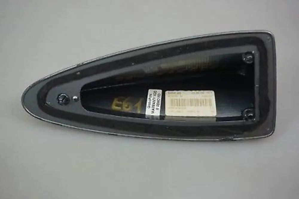 Boitier Vide Cache Exterieur Toit Antenne Shark Spacegrau pour BMW E61 à propos du numéro de pièce 6929373 BMW E61 Boitier Vide Cache Exterieur Toit Antenne Shark Spacegrau - SKU 6929373-SBG - Numéro de pièce 6929373
