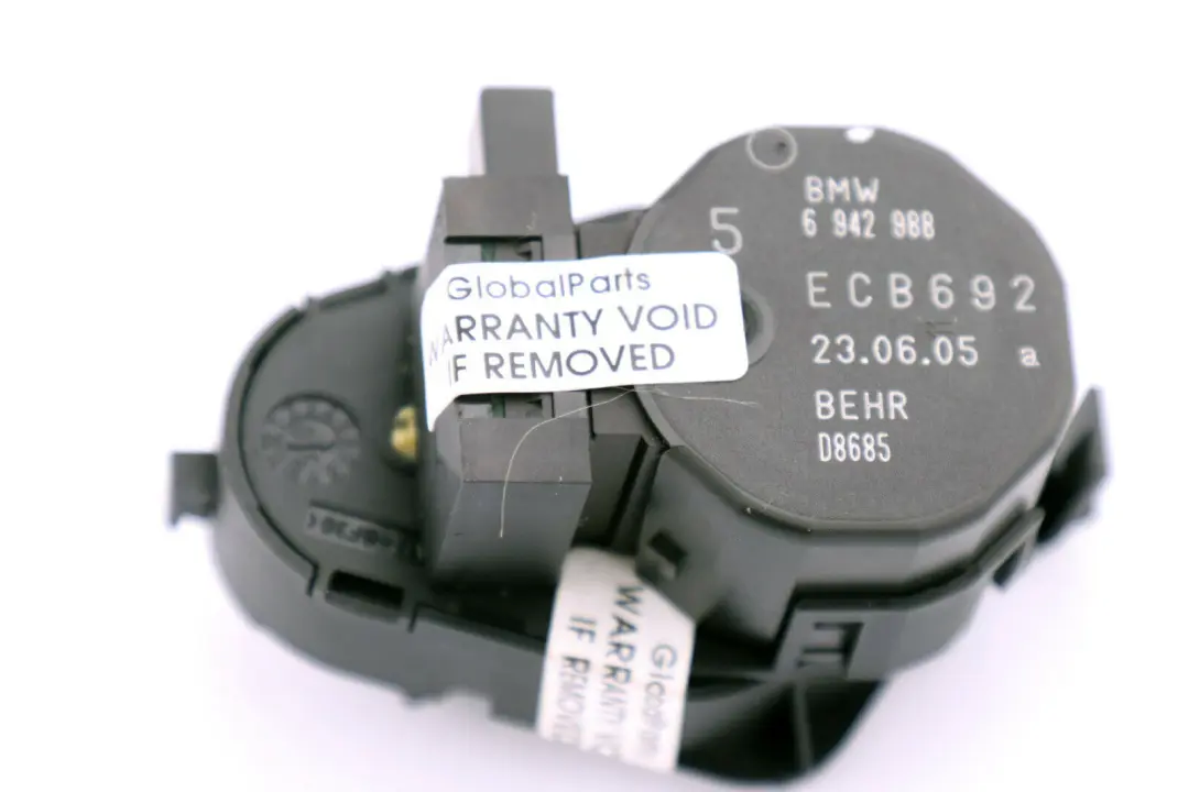 Silniczek Nawiewu Nagrzewnicy 6942988 do BMW E60 E61 o numerze 6930302 BMW E60 E61 Silniczek Nawiewu Nagrzewnicy 6942988 - SKU 6930302 - Numer Części 6930302