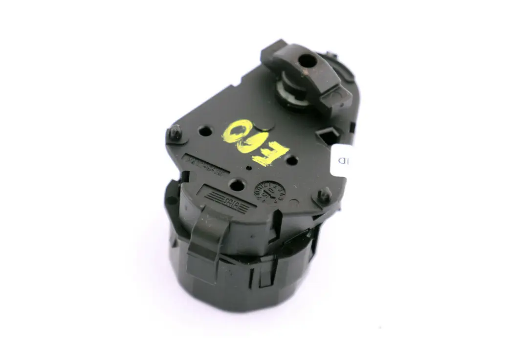 Actuador Motor Ventilacion Calentador Derecho para BMW E60 E61 E63 E64 con número de pieza 6930302 BMW E60 E61 E63 E64 Actuador Motor Ventilacion Calentador Derecho - SKU 6930302 - Número de pieza 6930302