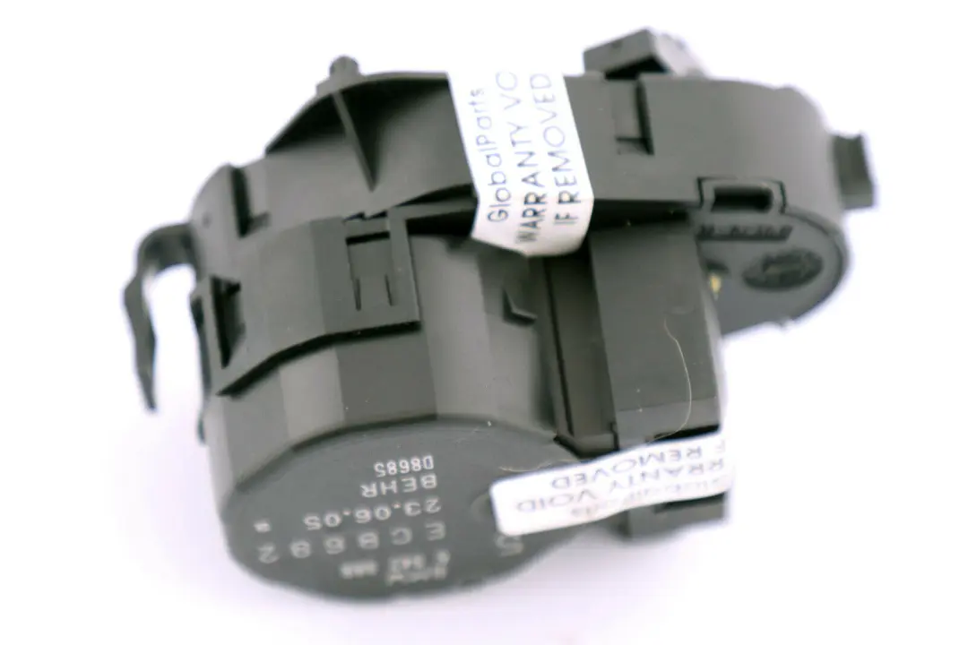 Actuador Motor Ventilacion Calentador Derecho para BMW E60 E61 E63 E64 con número de pieza 6930302 BMW E60 E61 E63 E64 Actuador Motor Ventilacion Calentador Derecho - SKU 6930302 - Número de pieza 6930302