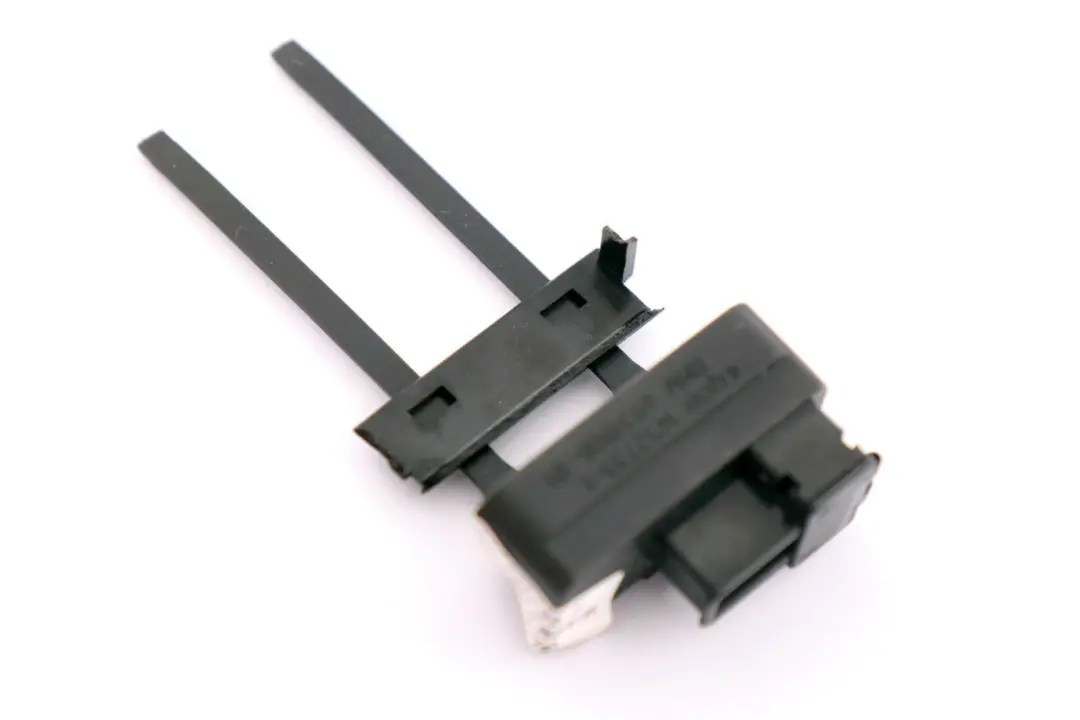 BMW 5 6 Series E60 E87 E90 R56 R60 Diagnosis Connector Plug Wiring - SKU 6931908 - Part number 6931908