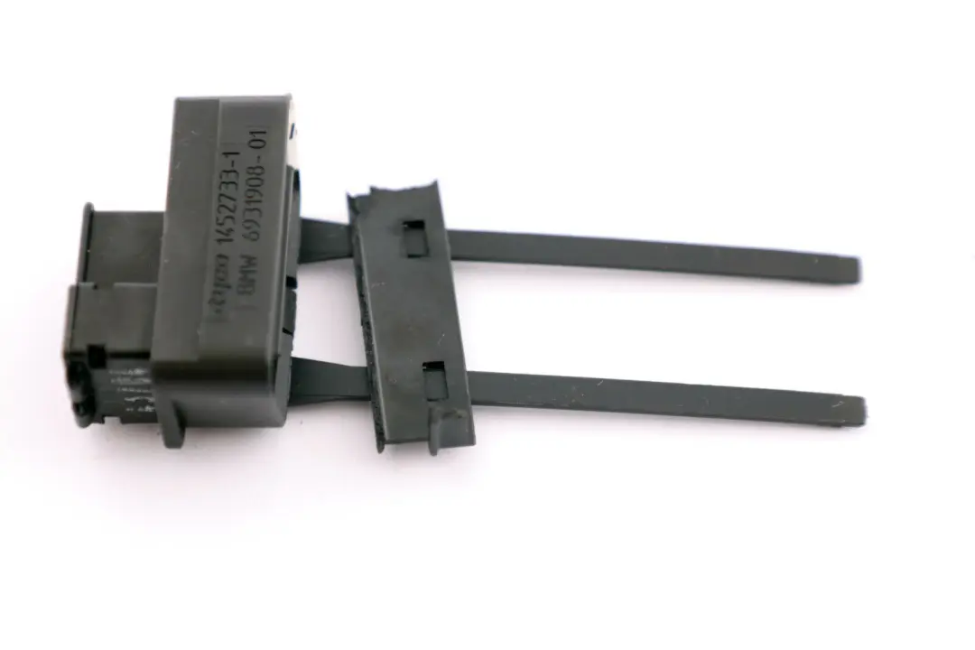Reihe E60 E87 E90 R56 R60 Buchsengehäuse mit Deckel für BMW 5 6 mit Teilenummer 6931908 BMW 5 6 Reihe E60 E87 E90 R56 R60 Buchsengehäuse mit Deckel - SKU 6931908 - Teilenummer 6931908