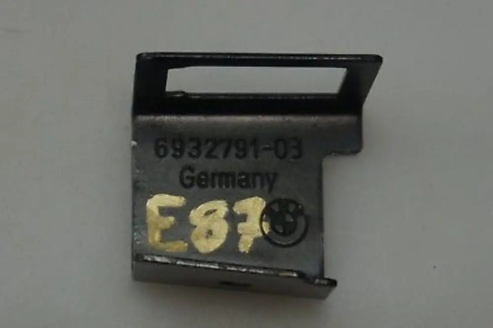 Uchwyt Przełącznika DWA do BMW E81 E87 E90 o numerze 6932791 BMW E81 E87 E90 Uchwyt Przełącznika DWA - SKU 6932791 - Numer Części 6932791