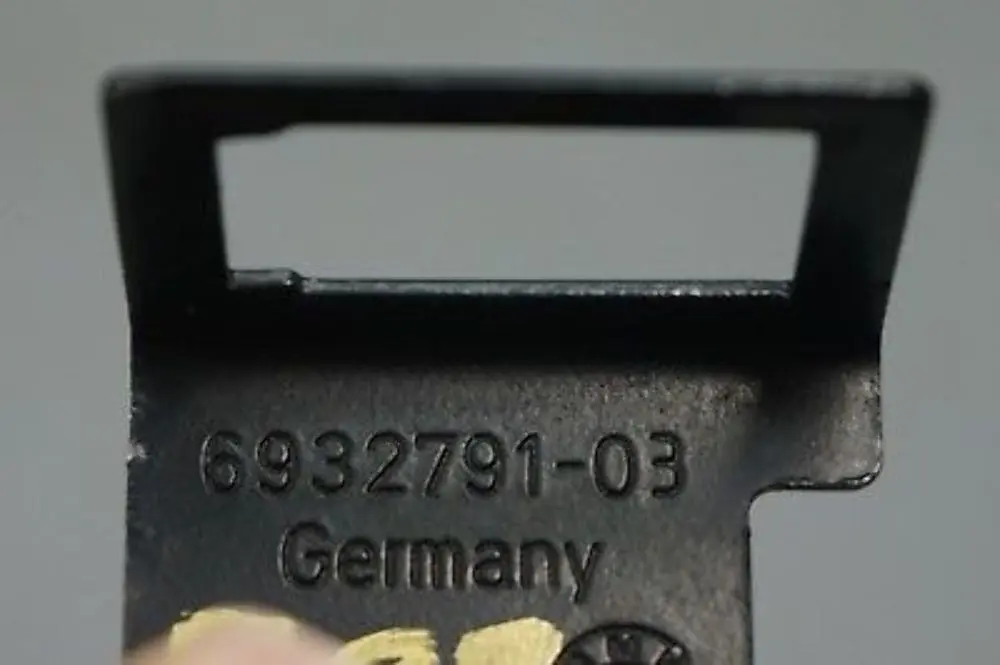 Uchwyt Przełącznika DWA do BMW E81 E87 E90 o numerze 6932791 BMW E81 E87 E90 Uchwyt Przełącznika DWA - SKU 6932791 - Numer Części 6932791