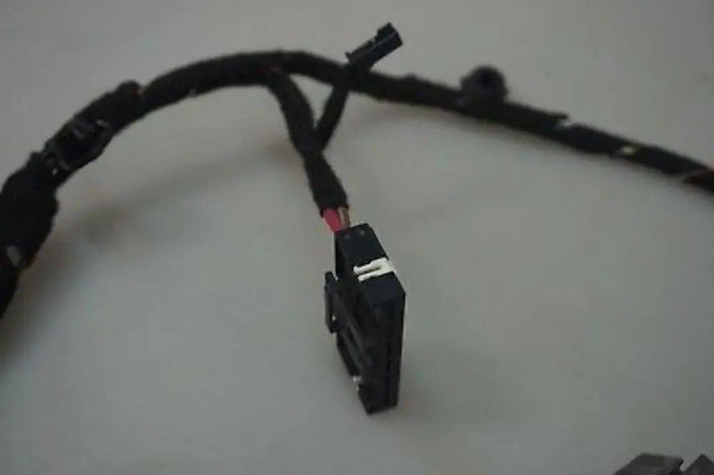 Mazo de cables derecho Puerta delantera 6934028 para BMW E65 E66 con número de pieza 6934030 BMW E65 E66 Mazo de cables derecho Puerta delantera 6934028 - SKU 6934030 - Número de pieza 6934030