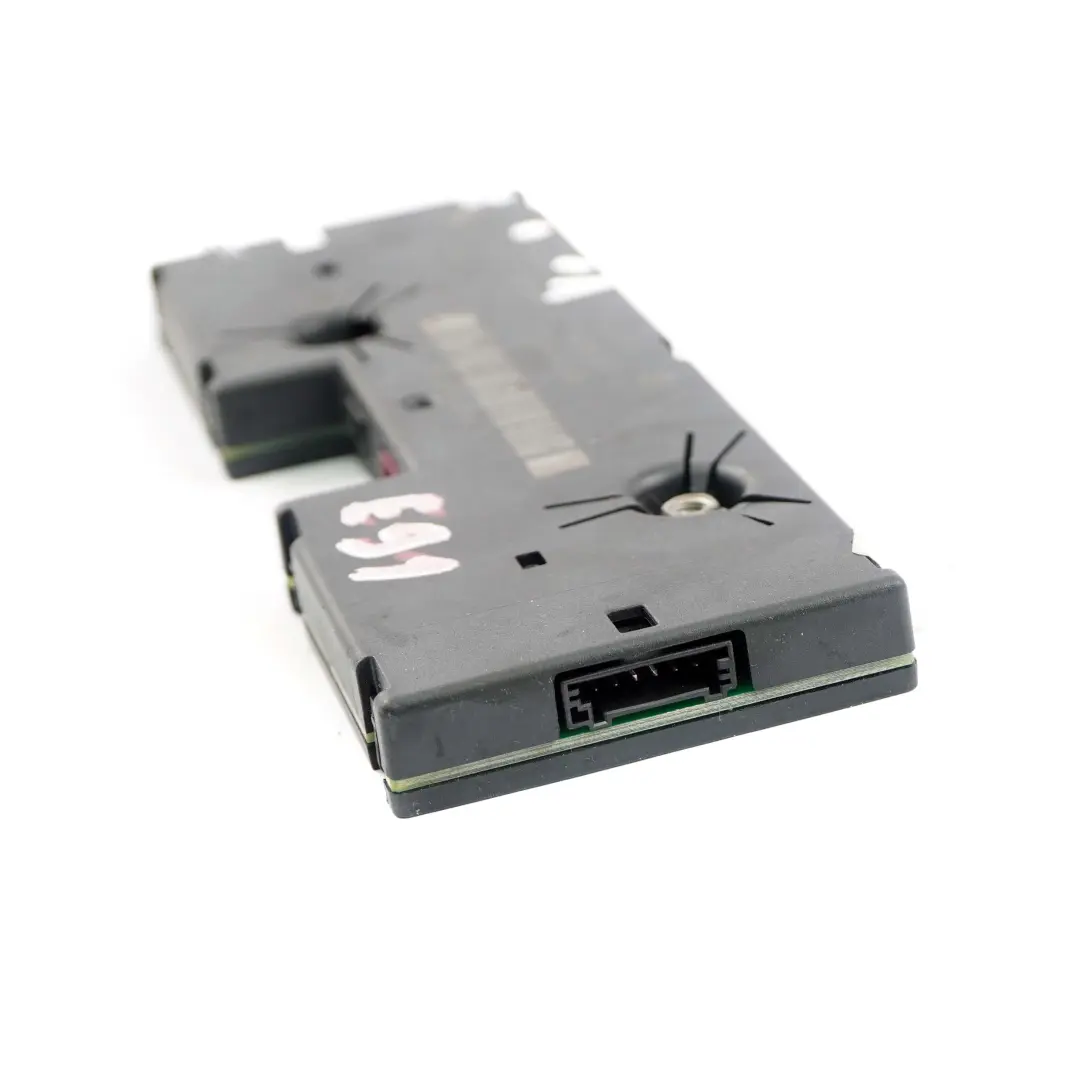 Antenna Amplificatore Diversità Unità 868 MHZ per BMW E91 E91N LCI con numero di parte 6934846 BMW E91 E91N LCI Antenna Amplificatore Diversità Unità 868 MHZ - SKU 6934846-1 - Numero di parte 6934846