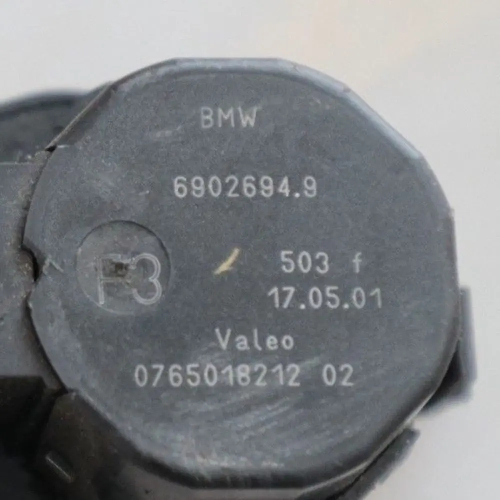 Heater Actuator Foot Room Flap Control Heat Solenoid to BMW 5 X5 Series E39 E53 with Part number 6935440 BMW 5 X5 Series E39 E53 Heater Actuator Foot Room Flap Control Heat Solenoid - SKU 6935440 - Part number 6935440