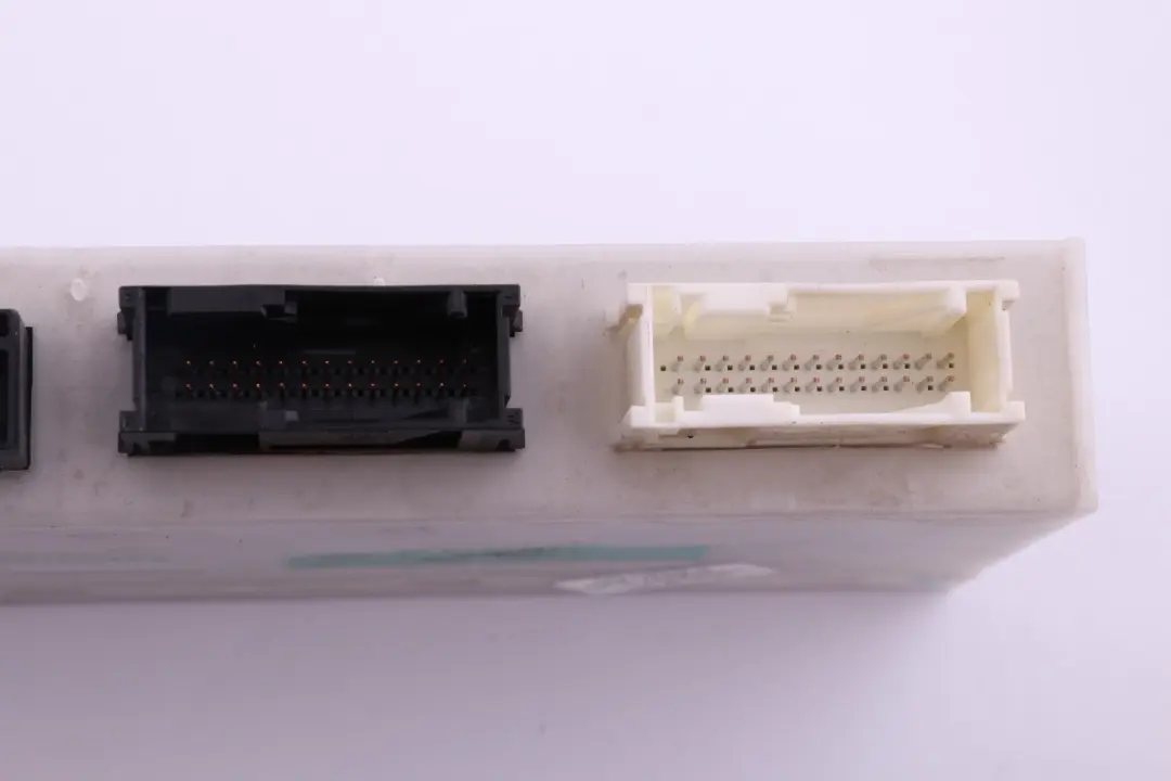 Basic Body Control Module Unit GM3 6135 to BMW E53 with Part number 6935890 BMW E53 Basic Body Control Module Unit GM3 6135 - SKU 6935890 - Part number 6935890