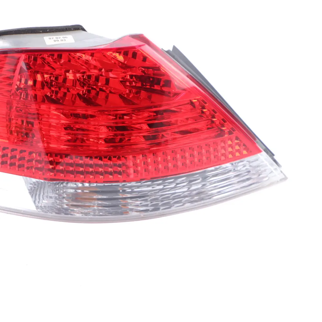 Feu Arrière Blanc Gauche Intégré Au Panneau Latéral pour BMW E65 E66 E67 à propos du numéro de pièce 6937235 BMW E65 E66 E67 Feu Arrière Blanc Gauche Intégré Au Panneau Latéral - SKU 6937235-1 - Numéro de pièce 6937235