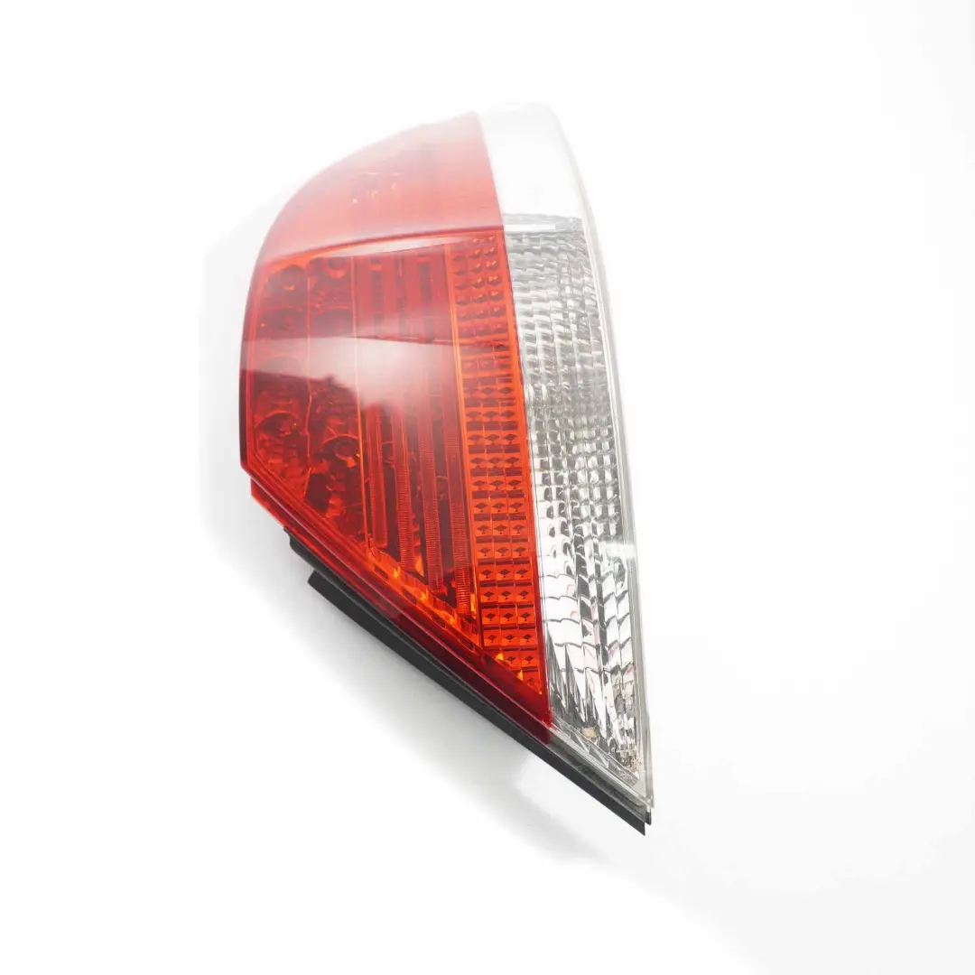 Luce Posteriore Nel Pannello Laterale Lampada Bianca Destra per BMW E65 E66 con numero di parte 6937236 BMW E65 E66 Luce Posteriore Nel Pannello Laterale Lampada Bianca Destra - SKU 6937236-1 - Numero di parte 6937236